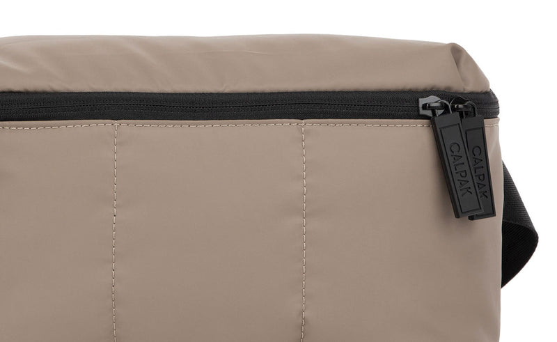CALPAK Luka Belt bag in brown Chocolate close up of black zipper