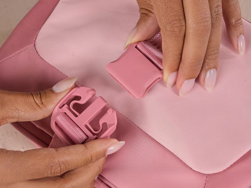 Model closing buckle of the CALPAK pink FIt Hanging Dopp Kit