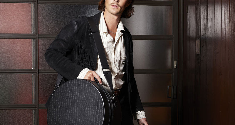 Model carrying the Hat Box in Black
